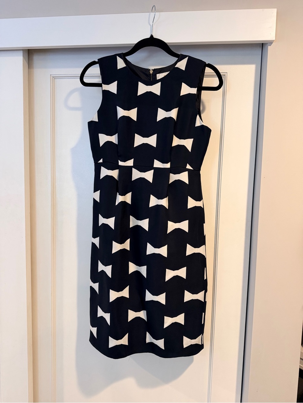 ♠️ Kate Spade Cora Bow Tie Print Black & White Sleeveless Sheath Dress Size 4
